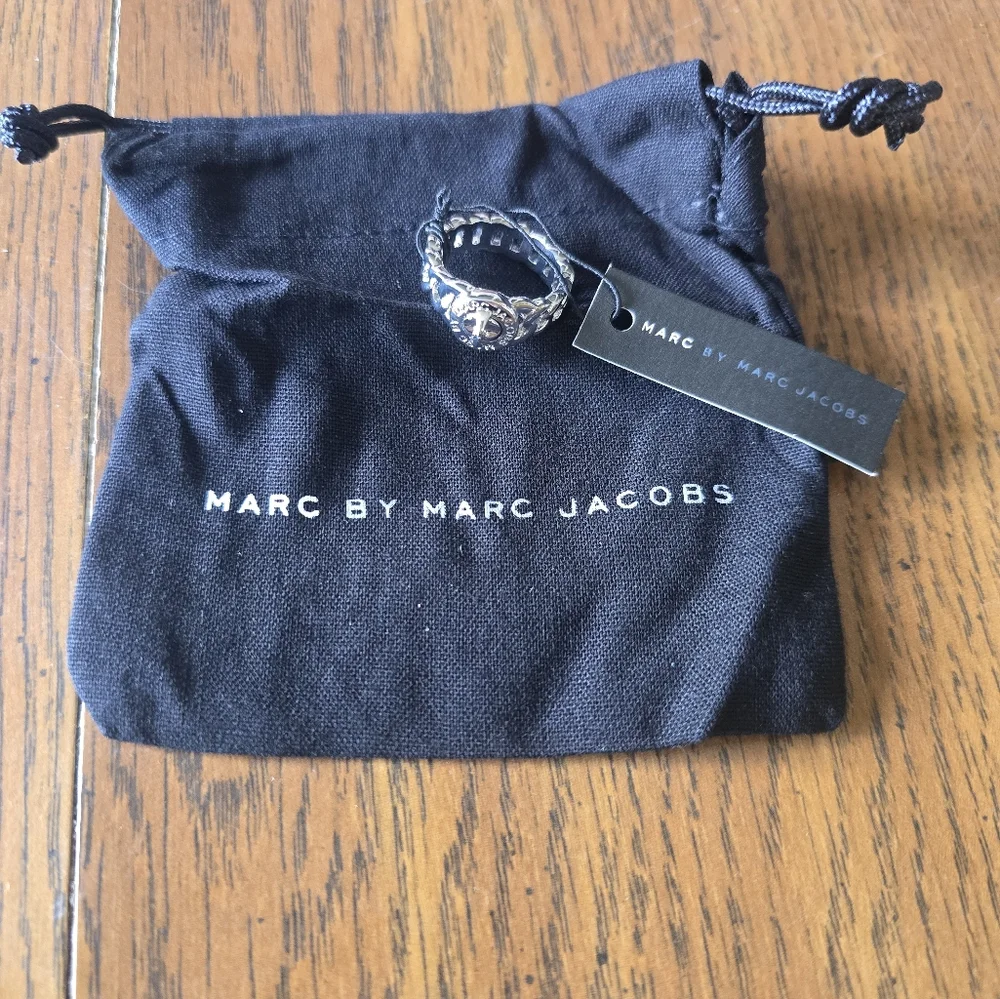 NEW Marc by Marc Jacobs Argento Silvertone Katie Turnlock Ring S/M - Picture 9 of 10